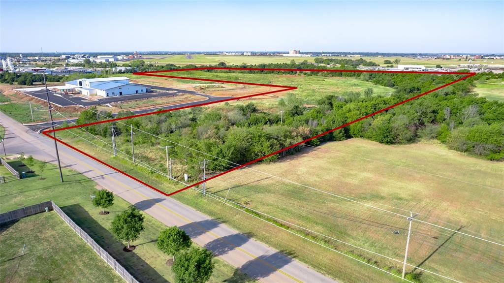 This ±19.91-acre tract sits along 12th Avenue NW in Norman, Cleveland County, and is zoned I-2. The land has direct access via 12th Avenue NW and borders an established industrial/institutional use to the east. Offered at $2,750,000 (±$138,122 per acre), the tract gives a buyer a sizable, well-located block of acreage along the corridor, suited to a range of uses from continued agricultural use to future development.