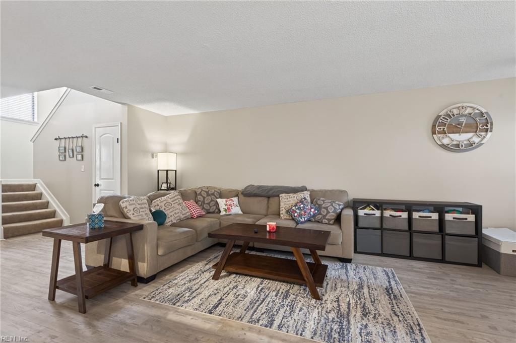 1512 Colonnade Drive