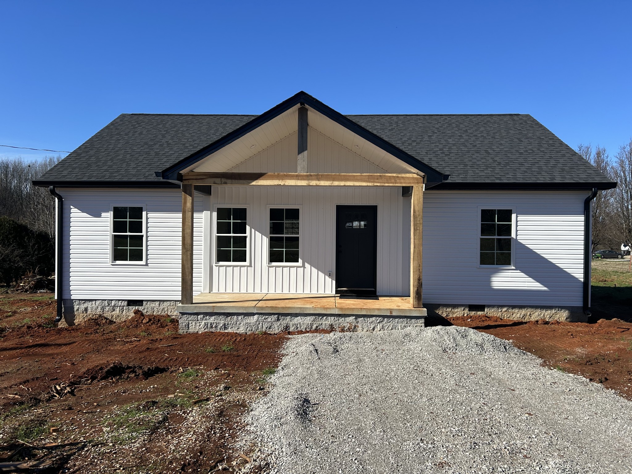 This new construction 3 bedroom, 2 bath home sits on a spacious 0.79-acre lot in the desirable Broadview community. Featuring an open floor plan, it’s perfect for modern living and entertaining. Enjoy the convenience of being close to town while just minutes from the lake. Additional 5+ acres available.