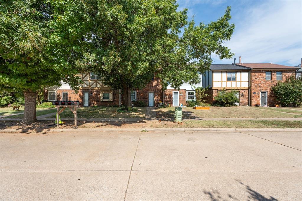 This townhouse is located in SE Norman less than 5 minutes from the University of Oklahoma and conveniently located close to Highway 9, I-35, and a variety of shopping and dining venues. From the parking spots behind the unit the door opens into the living room which has laminate wood flooring and a fireplace. There is a large storage closet under the staircase and a half-bath all conveniently located from the living room. At the front of the unit is the kitchen equipped with an electric stove/oven, dishwasher and disposal. The washer and dryer hookup is in a closet located in the kitchen. Upstairs are the two bedrooms and a full bathroom. This home is ideal for college students or a starter home and is being sold as-is. A great fixer-upper. Buyer is to confirm schools.