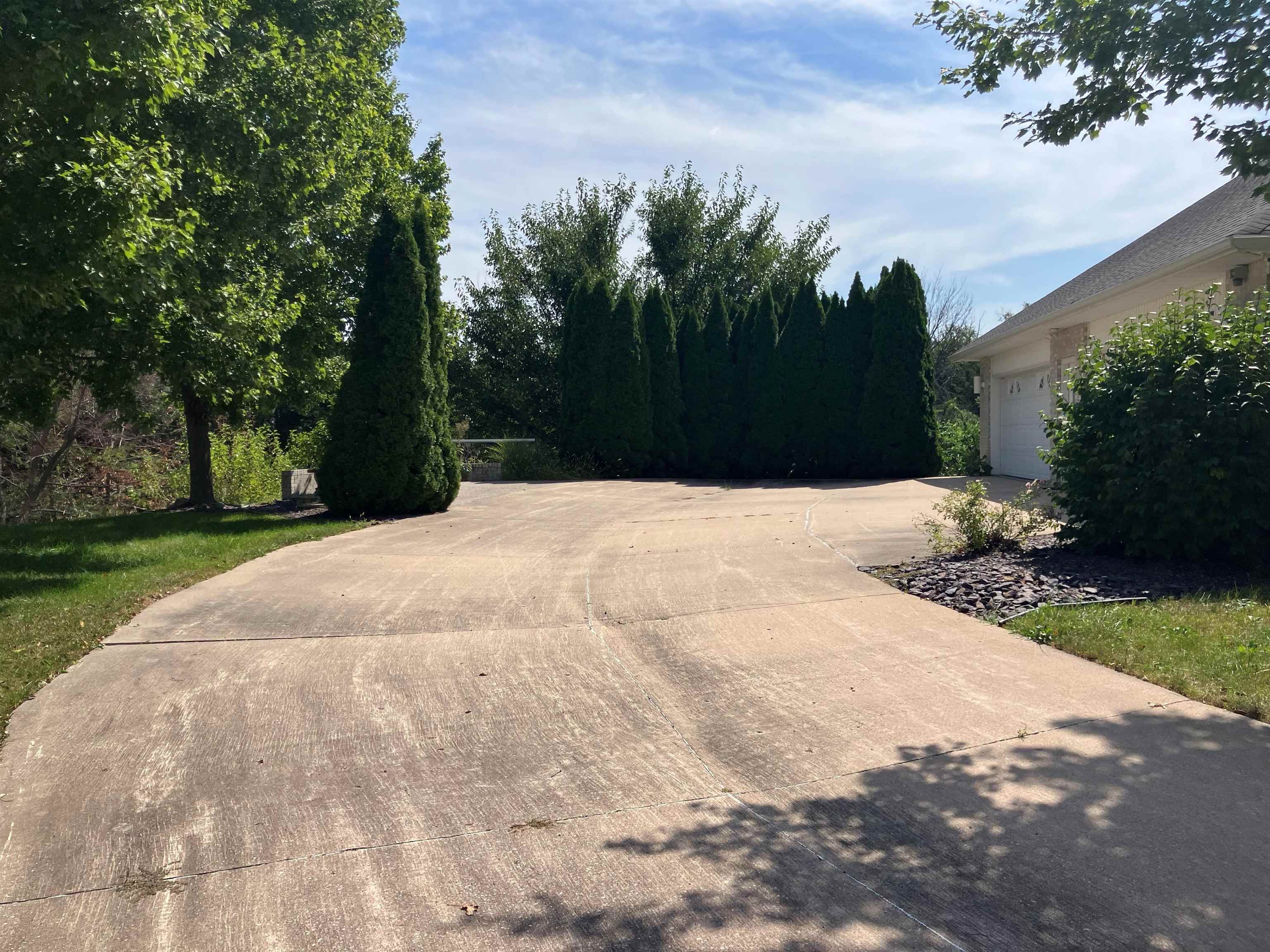 4932 Lake View Drive