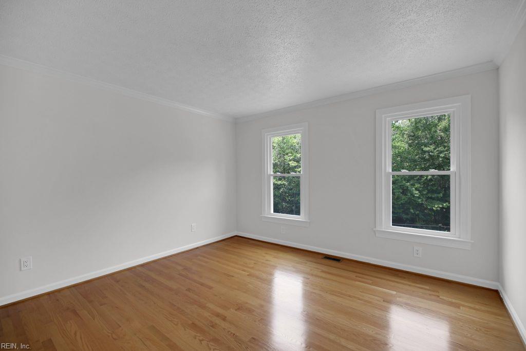 105 Londonderry Lane