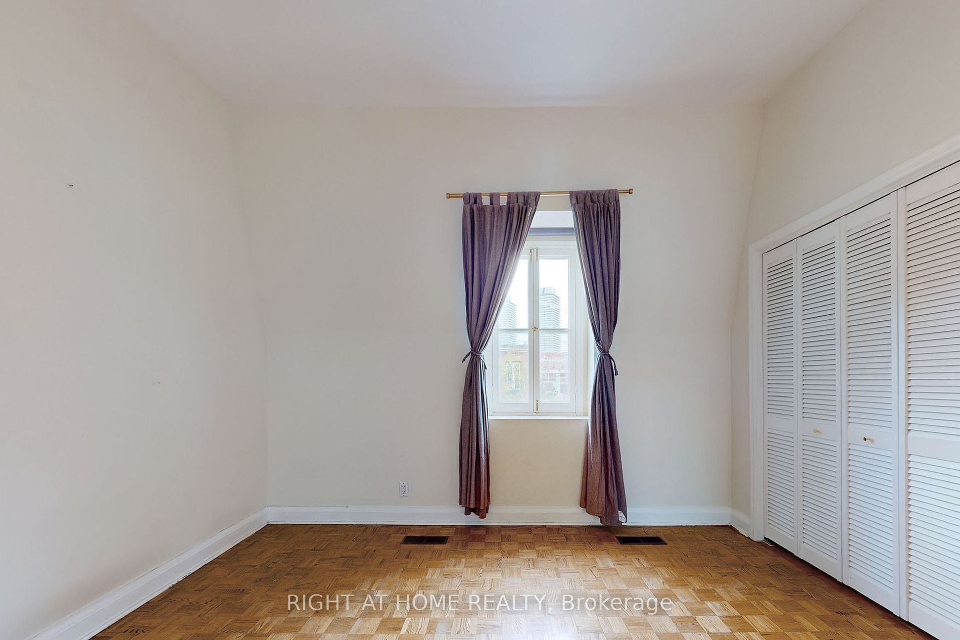 394 E King St
