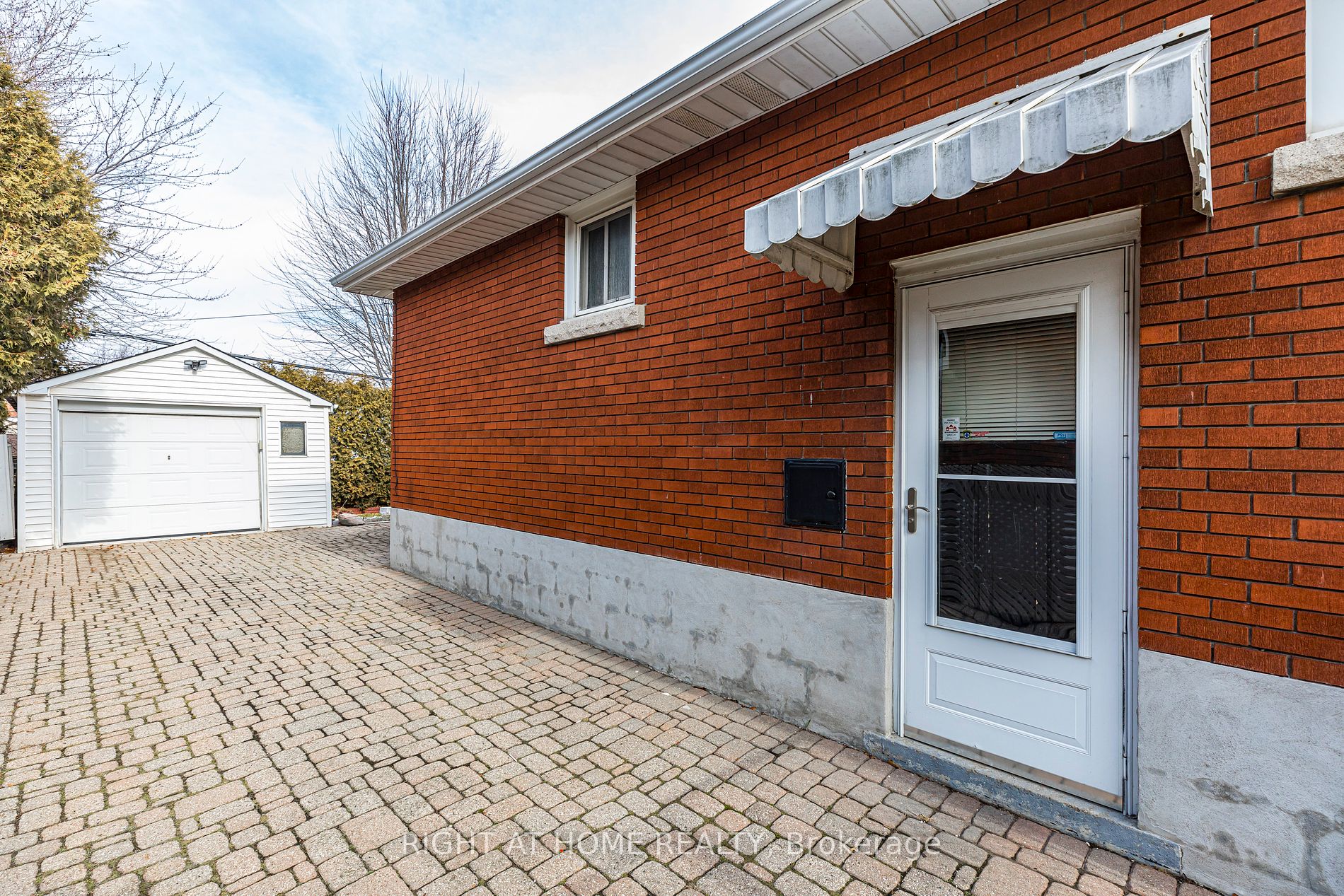 10 E Terrace Dr
