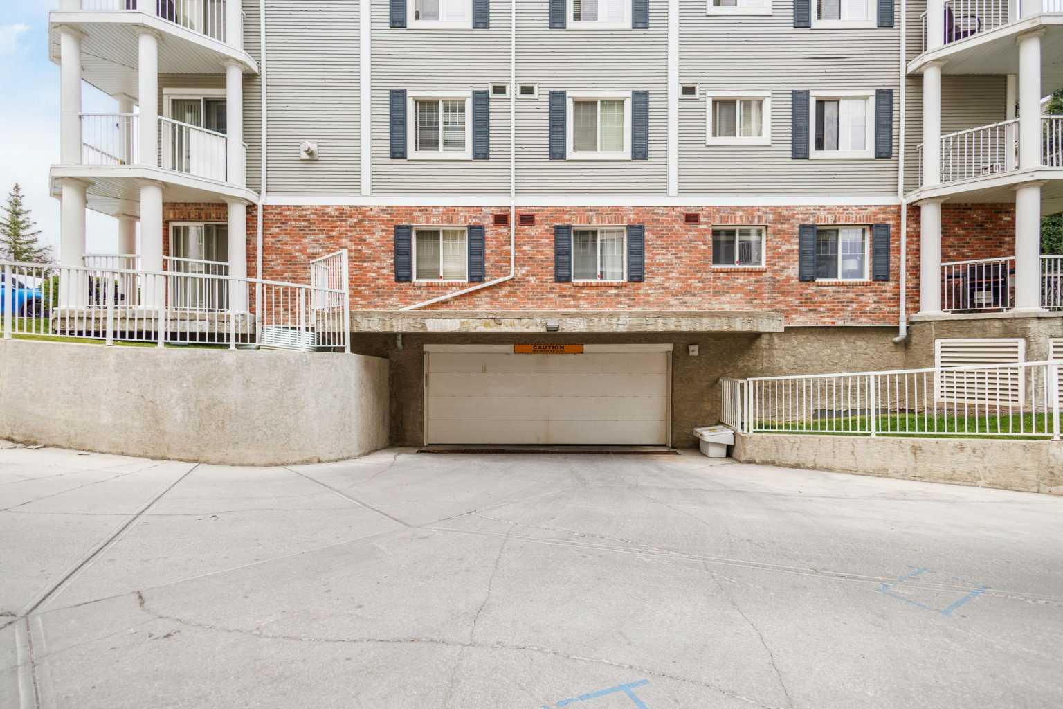 31 Country Village Manor NE 4301
