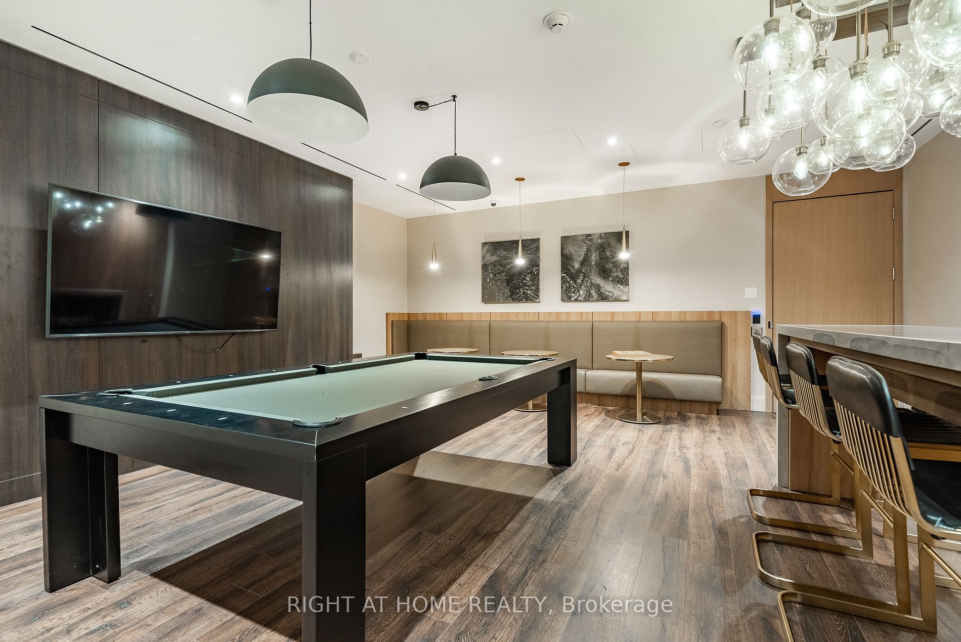 21 E Park St 802