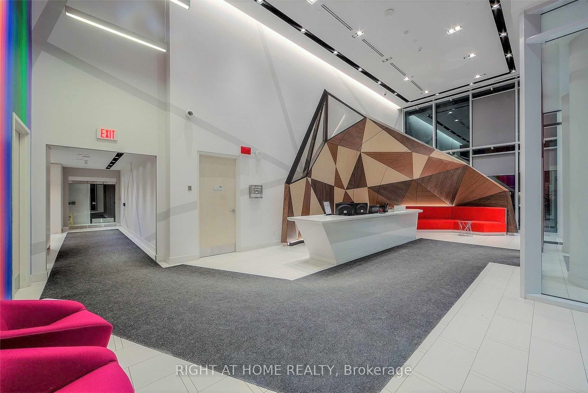 30 Roehampton Ave 1503