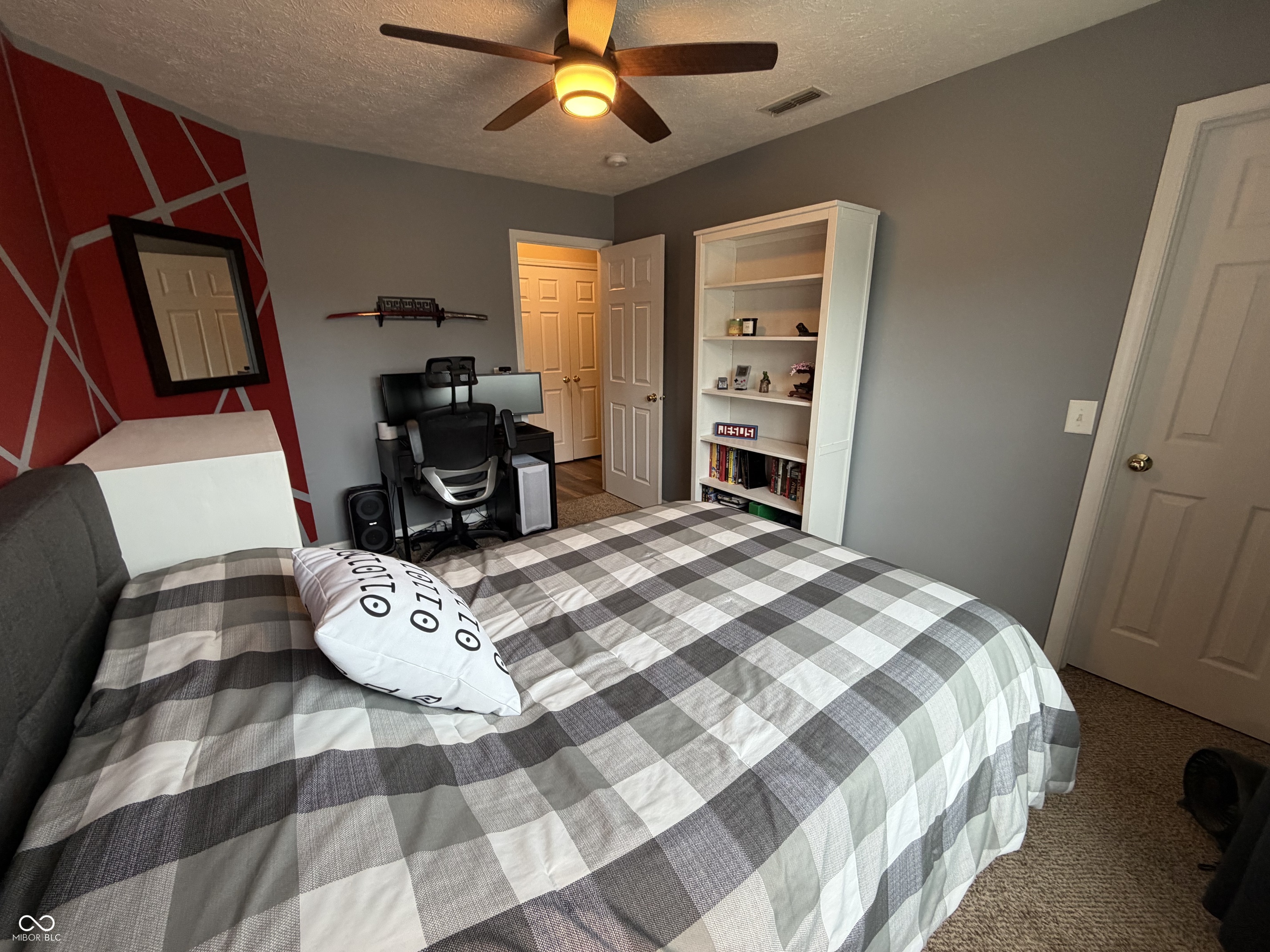 5752 Columbia Circle S