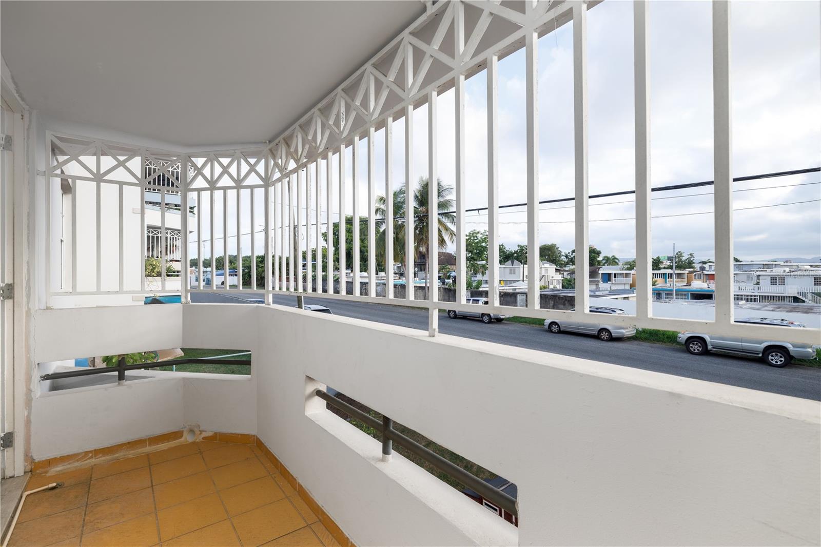 650 Calle Ceciliana 704