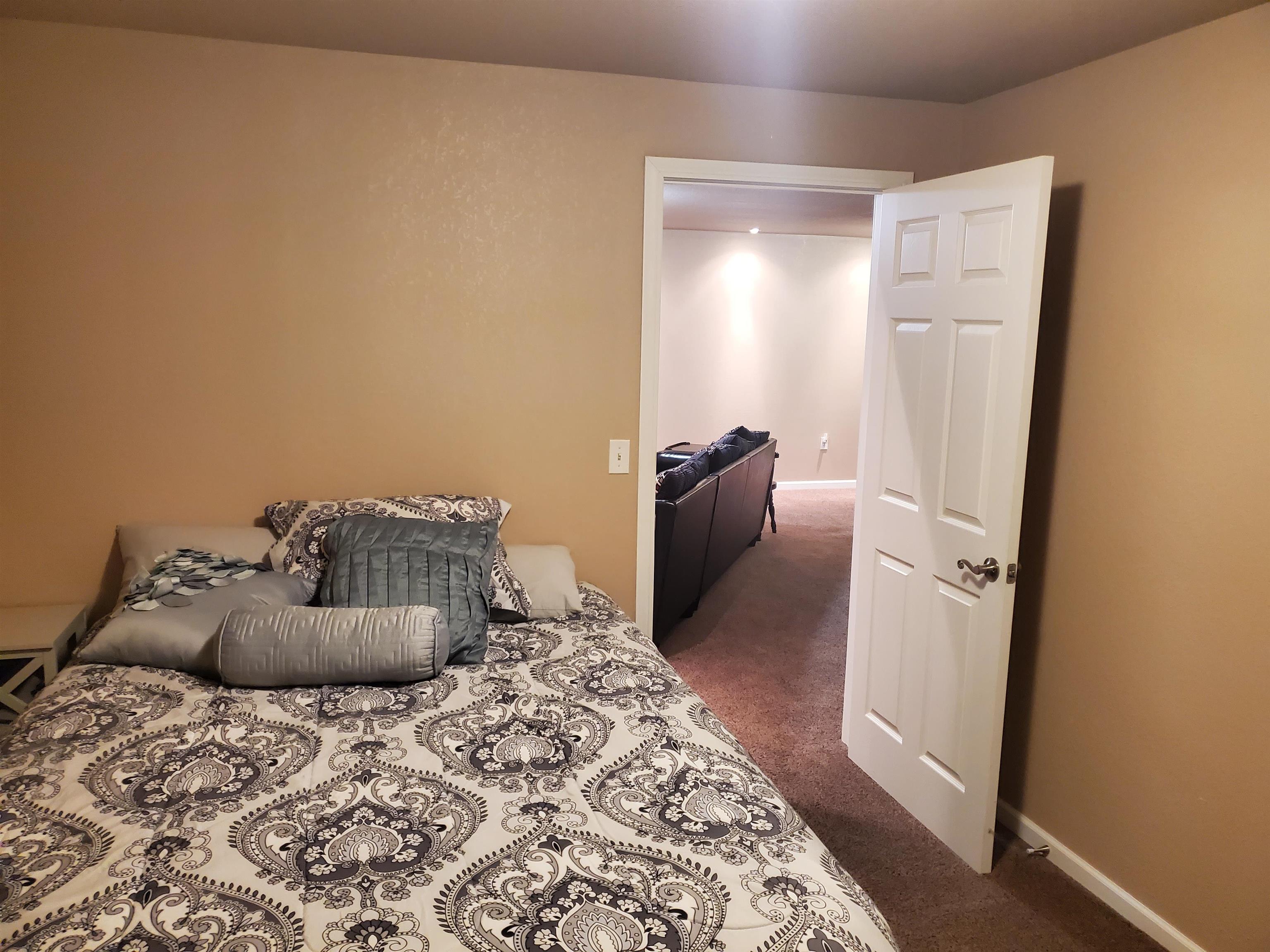 1435 E Berlin