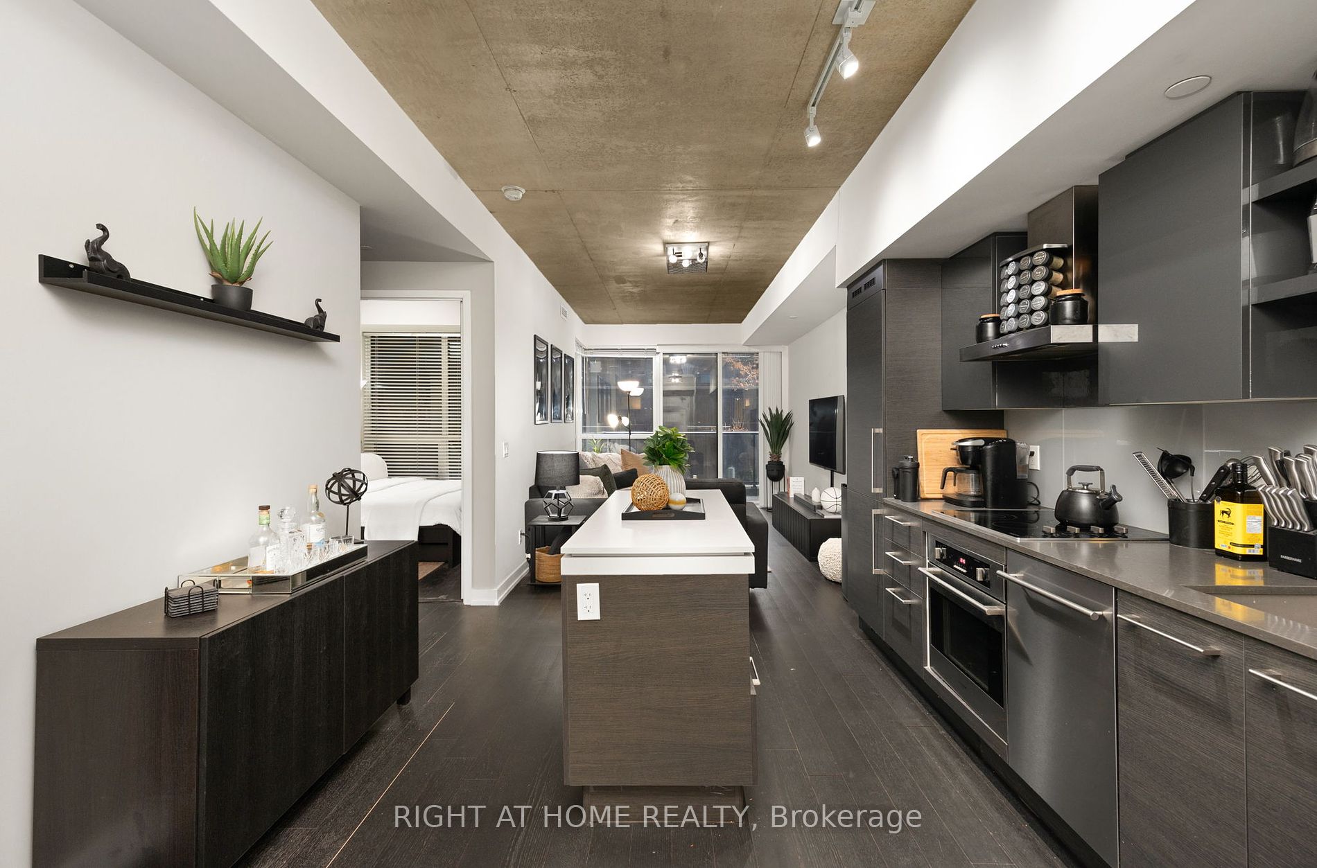 1030 W King St 318