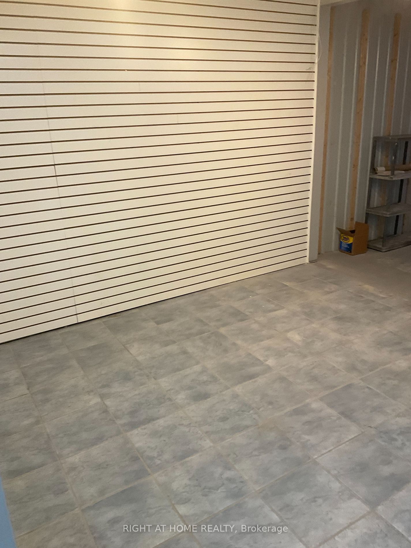 100 E Bloor St