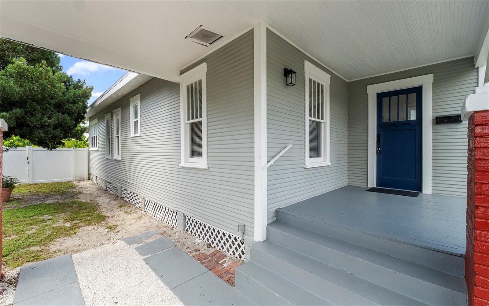 703 E Flora Street