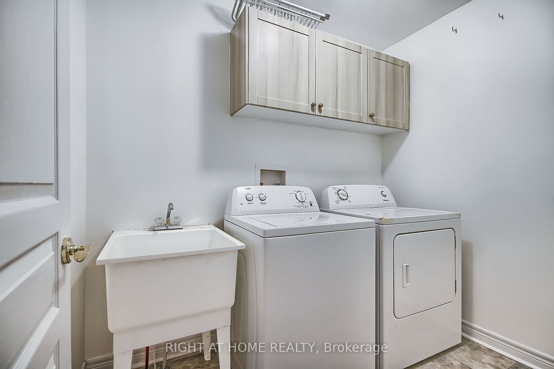 63 Paper Mills Cres