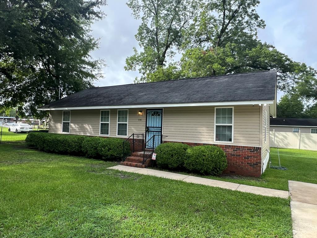 Newly renovated home on Feinberg St. in Thomasville GA! This great 3BR/2Bath home features wonderful open living space, attractive flooring throughout, a cute kitchen and great bedrooms. Move in ready! Call your favorite agent today for a closer look! Click here for virtual tour: https://my.matterport.com/show/?m=xkgoA2FEQwy&mls=1