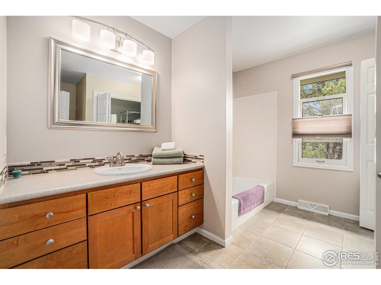 1119 Oakmont Ct