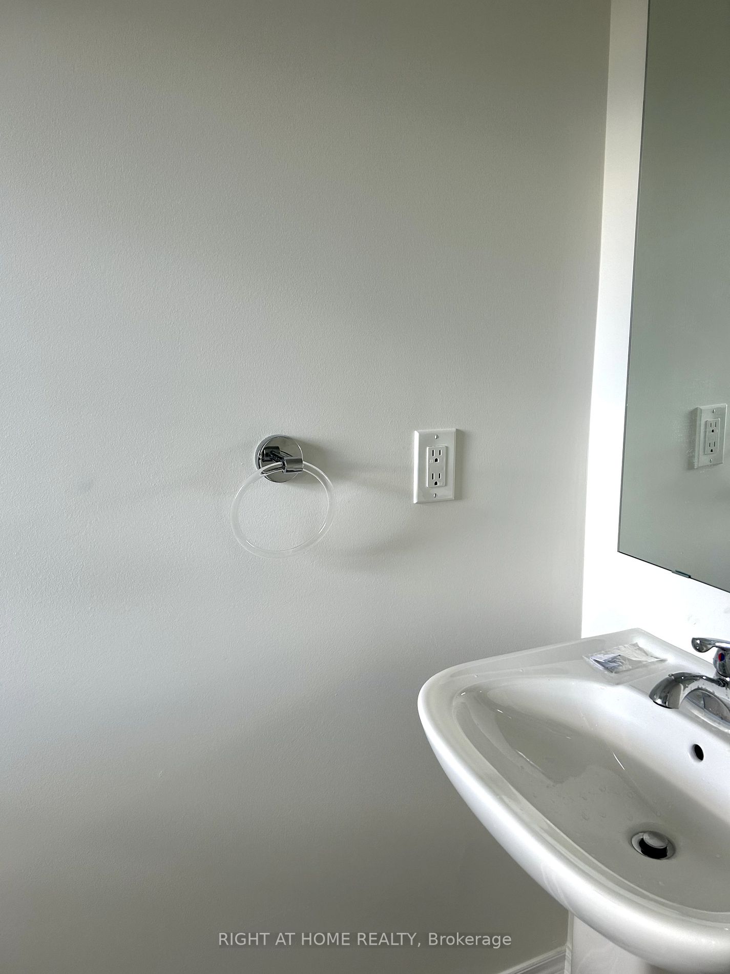 148 Aquasanta Cres