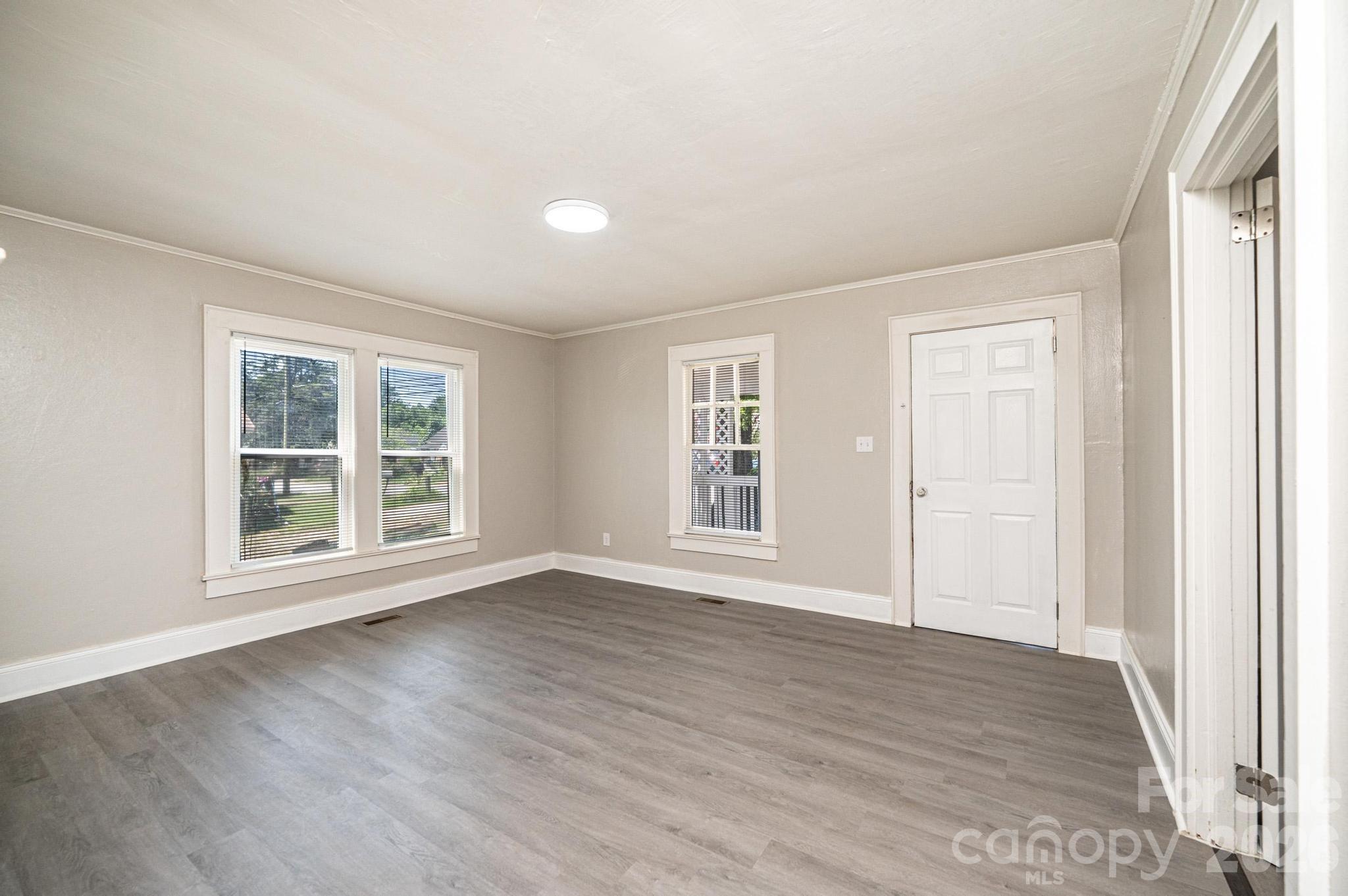 423 N Davis Avenue