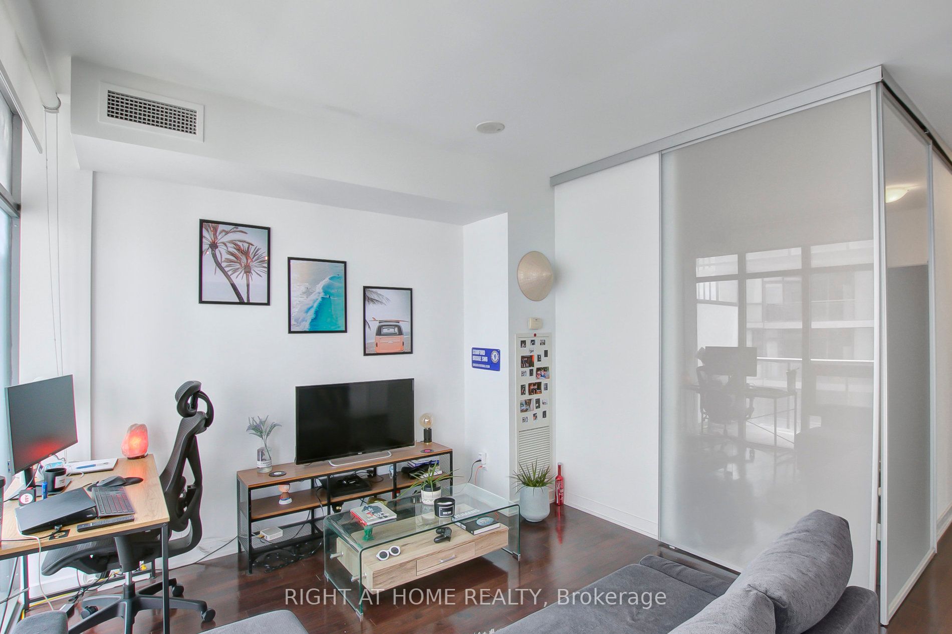 33 E Charles St 4009