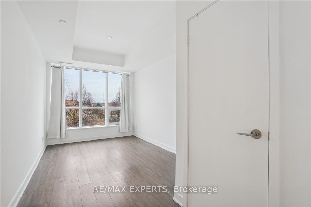 681 Yonge St 209