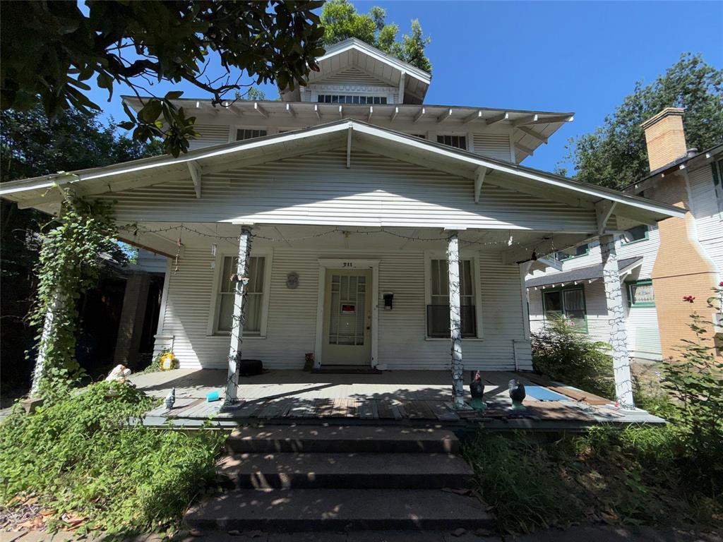 Welcome to 711 Glendale st — a 3-bedroom, 2-bath home with a bonus room and cozy kitchen, offering 2,016 sq ft per appraiser. This property is ideal for homeowners or investors, with plenty of potential for renovation or redevelopment. Great location with easy access to Dallas amenities. A perfect opportunity for builders or remodelers!