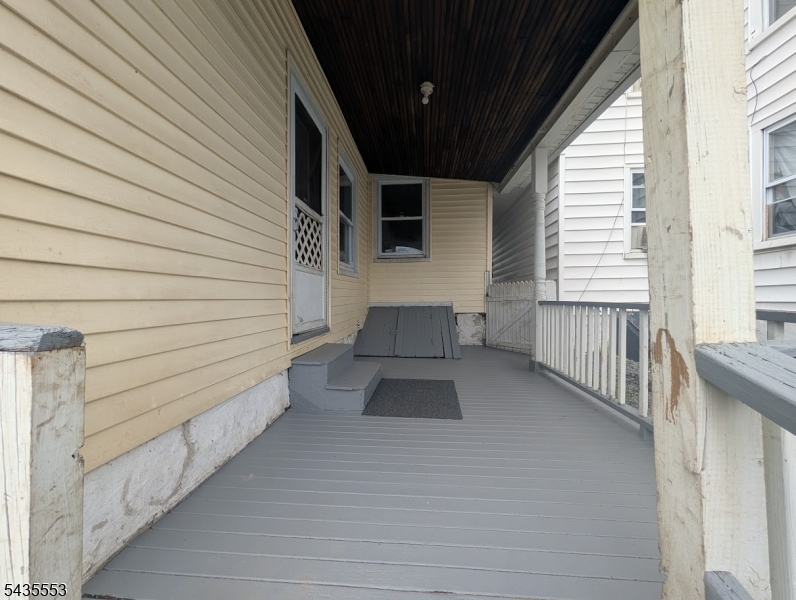 10 Randall St