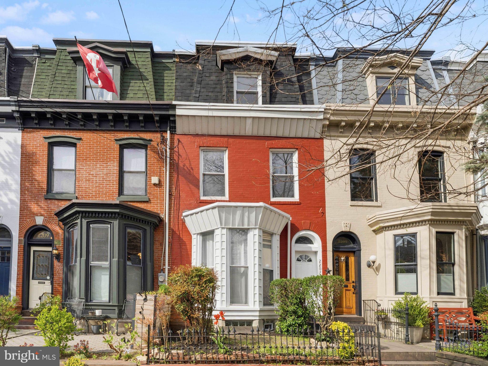 2207 Bainbridge Street