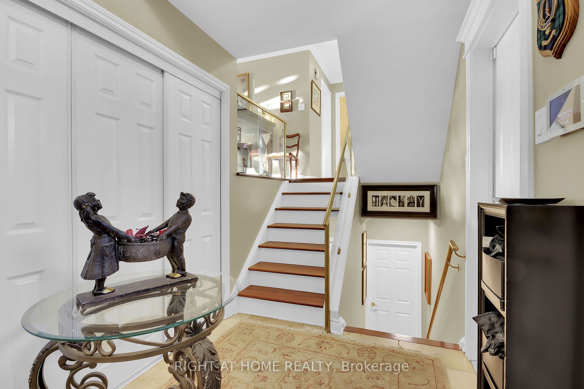 3468 Paul Anka Dr