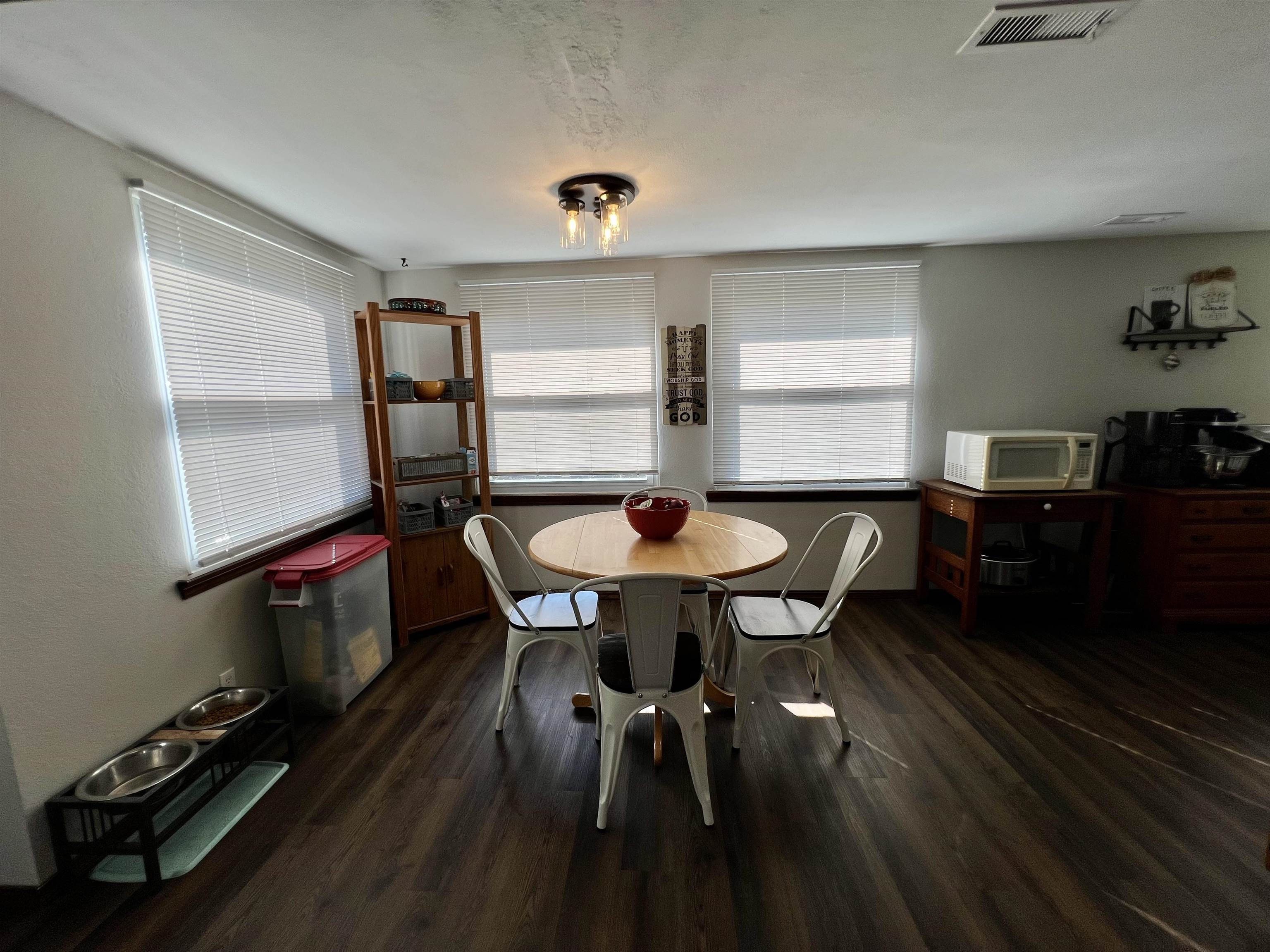 1402 E Madison