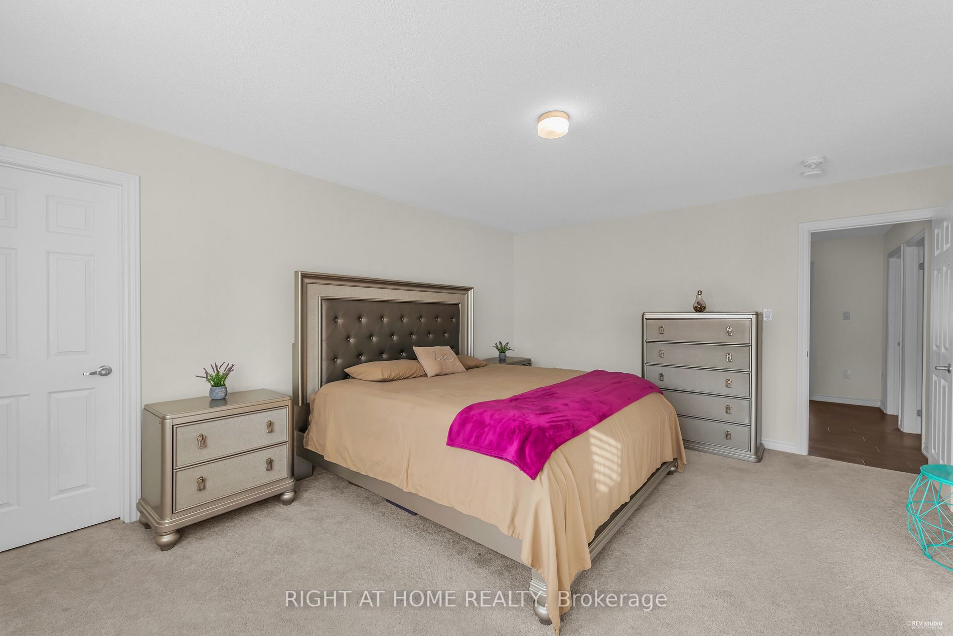 130 Mcfarlane Cres