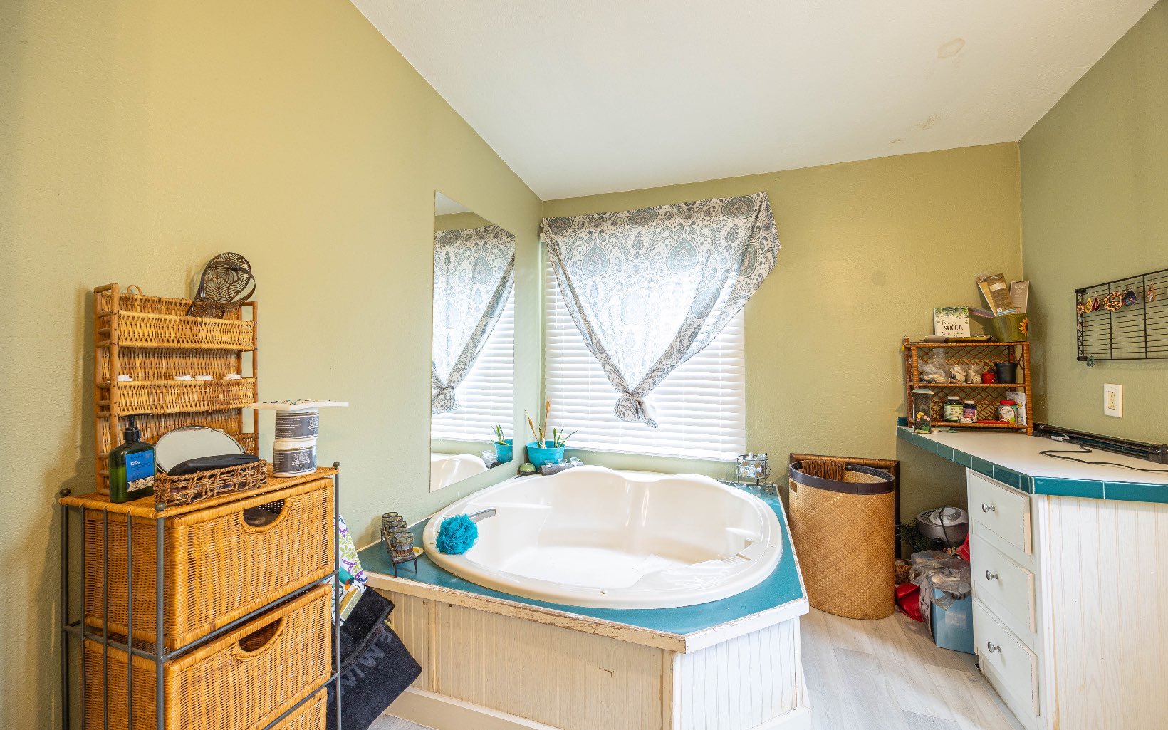 605 NE Governor Ave.