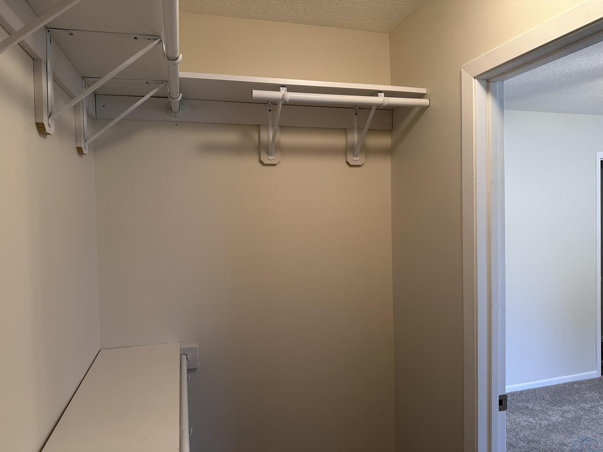 1100 Meadow View 2