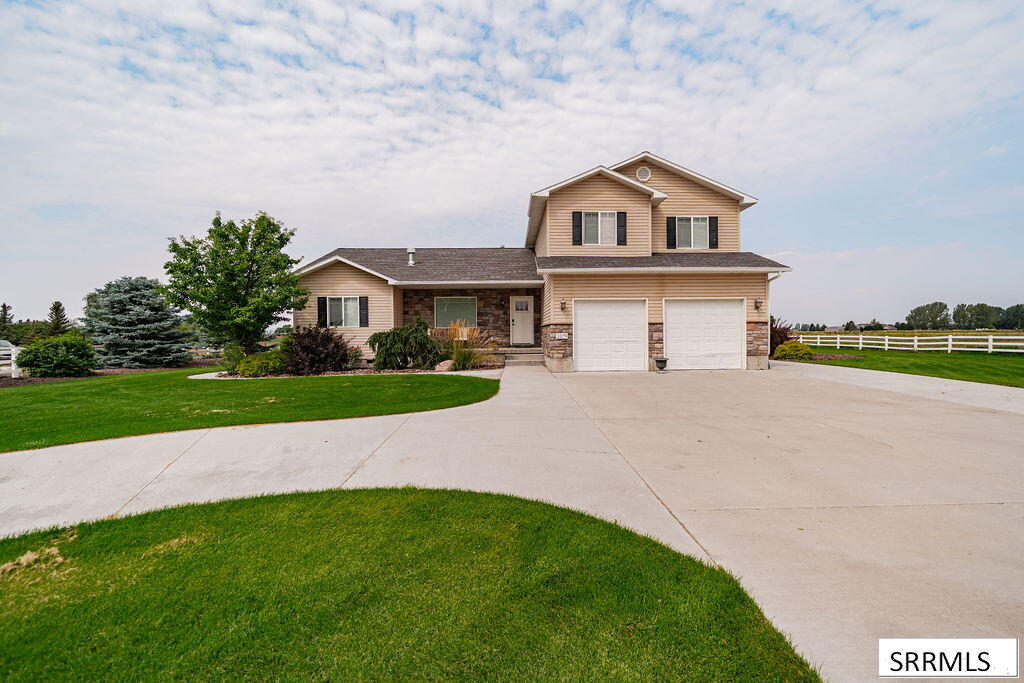 1079 N 2700 W