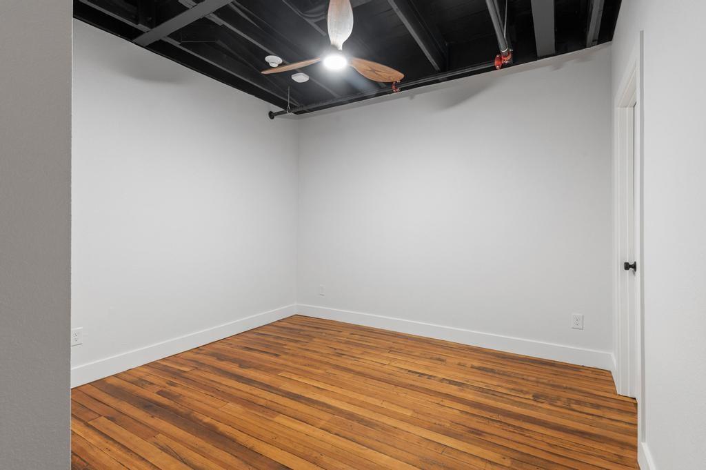 330 W Lamar Street 202