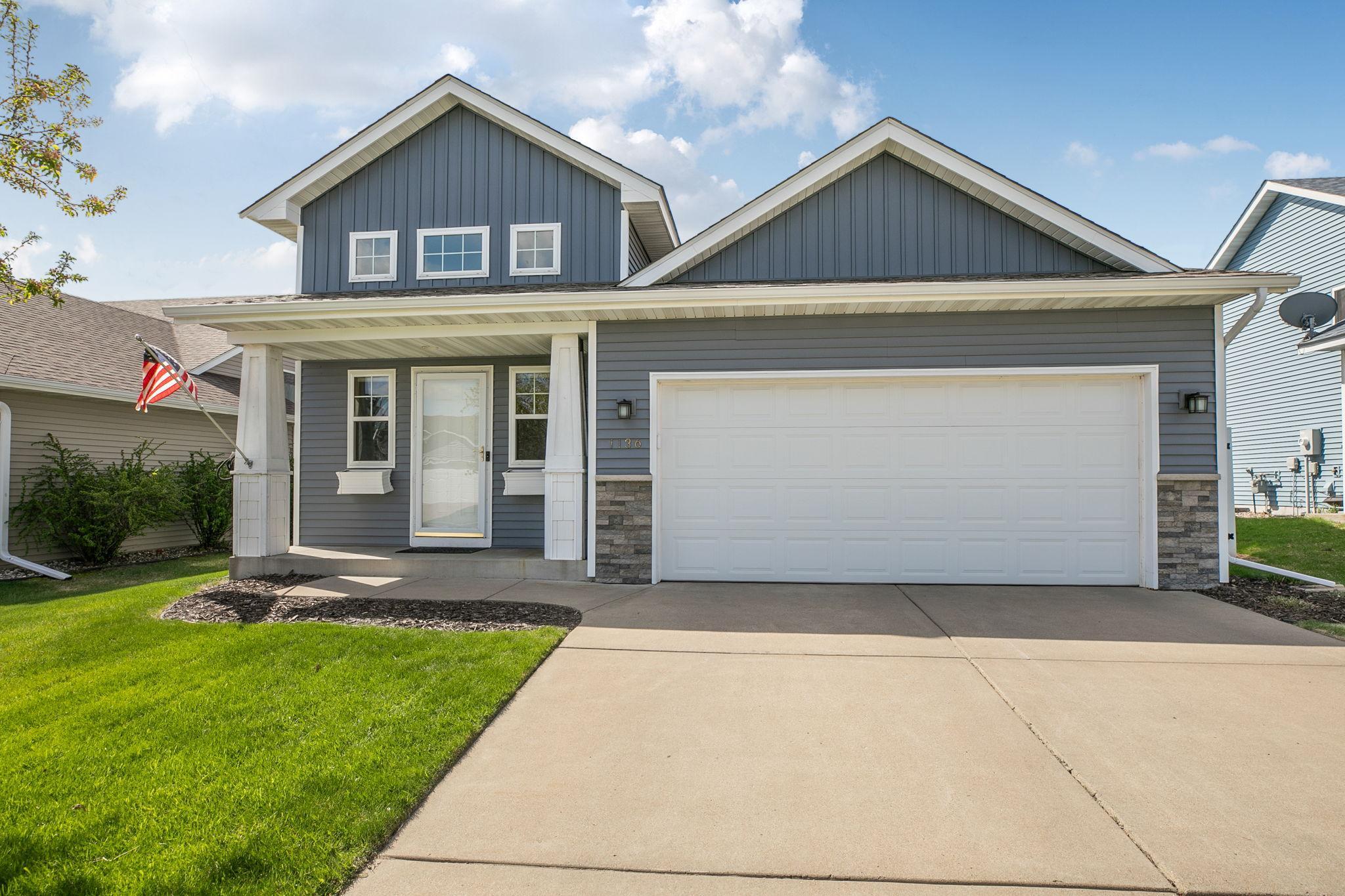 1136 Orchid Drive NE