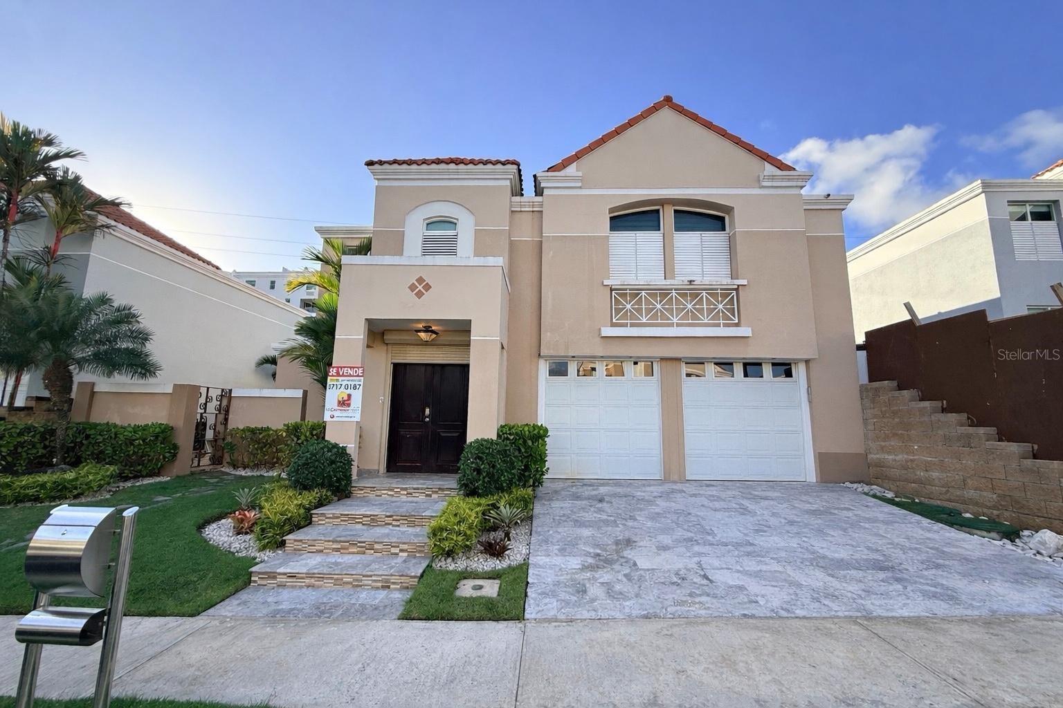 Esto no es para el que está “mirando”…Es para el que ejecuta.Propiedad completamente remodelada y equipada en una de las comunidades más sólidas de Guaynabo:• 4 habitaciones• 5 baños• 650 m² de construcción• Terraza + piscina privada• Planta eléctrica + cisternaInventario así no se queda en el mercado.Se mueve entre los que están listos.Si tienes que pensarlo mucho… ya llegaste tarde.