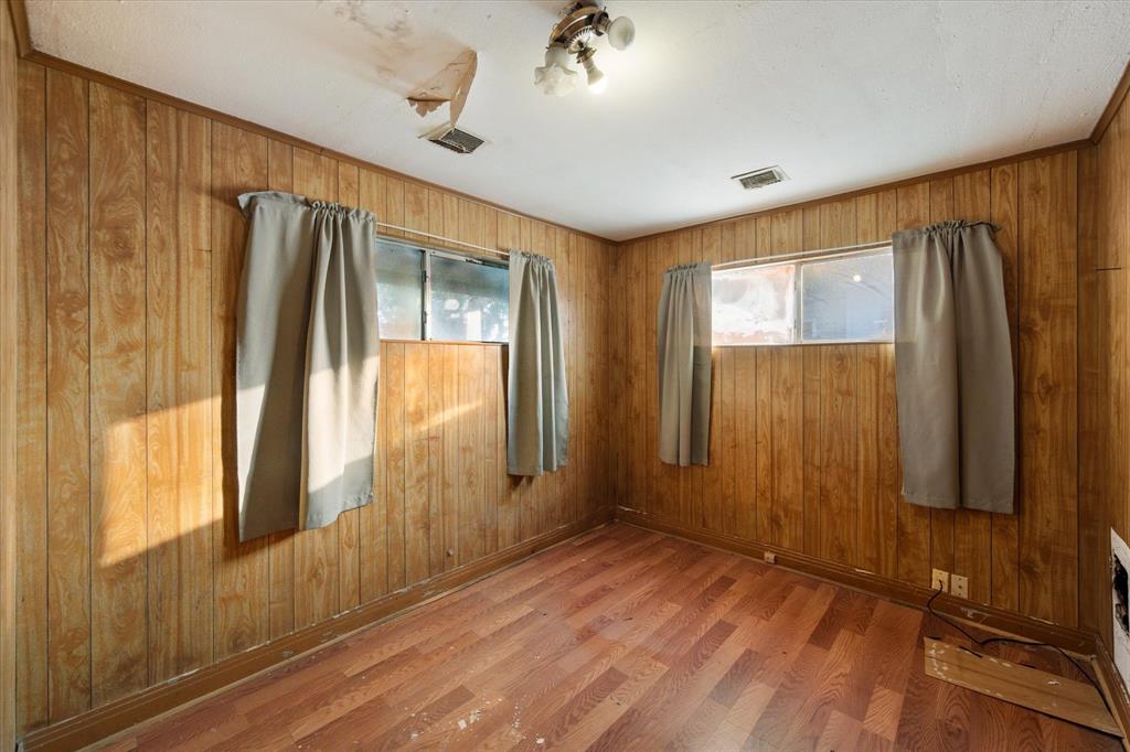 905 G W Jackson Avenue