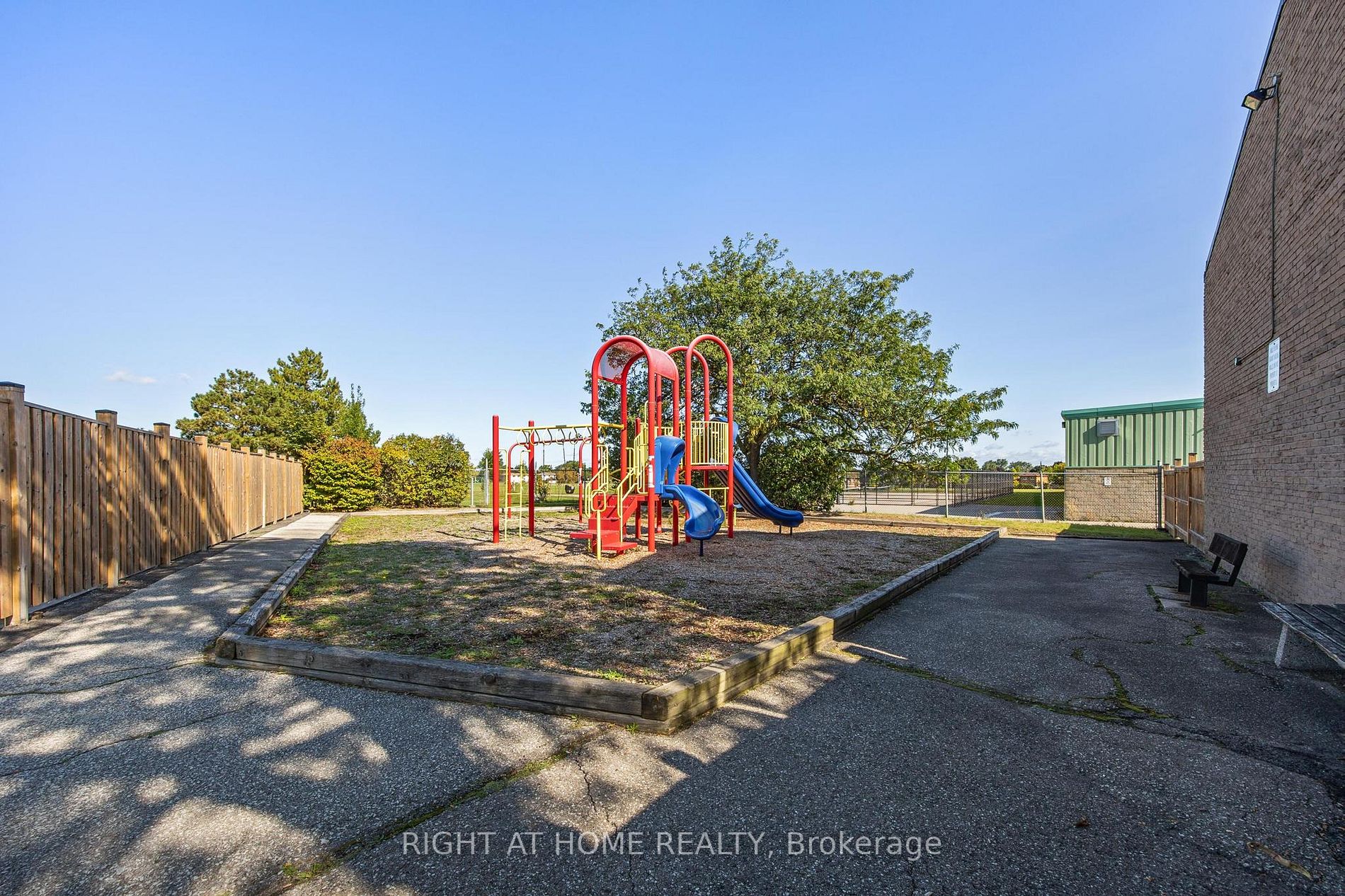 1020 Central Park Dr 82