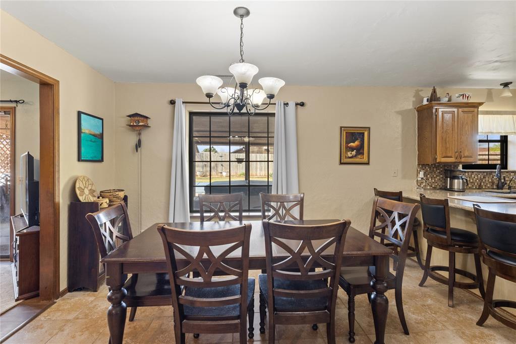 1421 E Quail