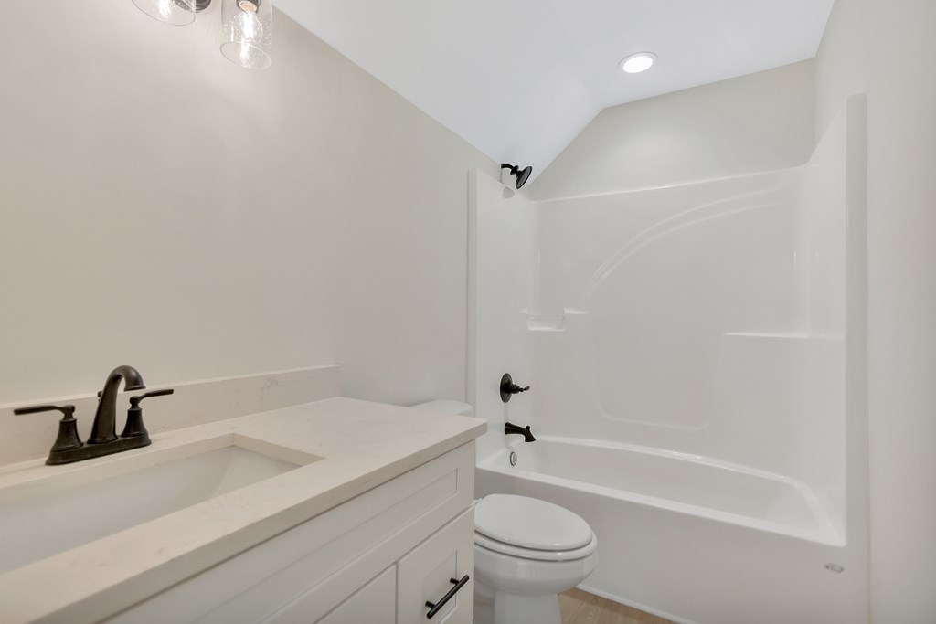 304 Abercrombie Point