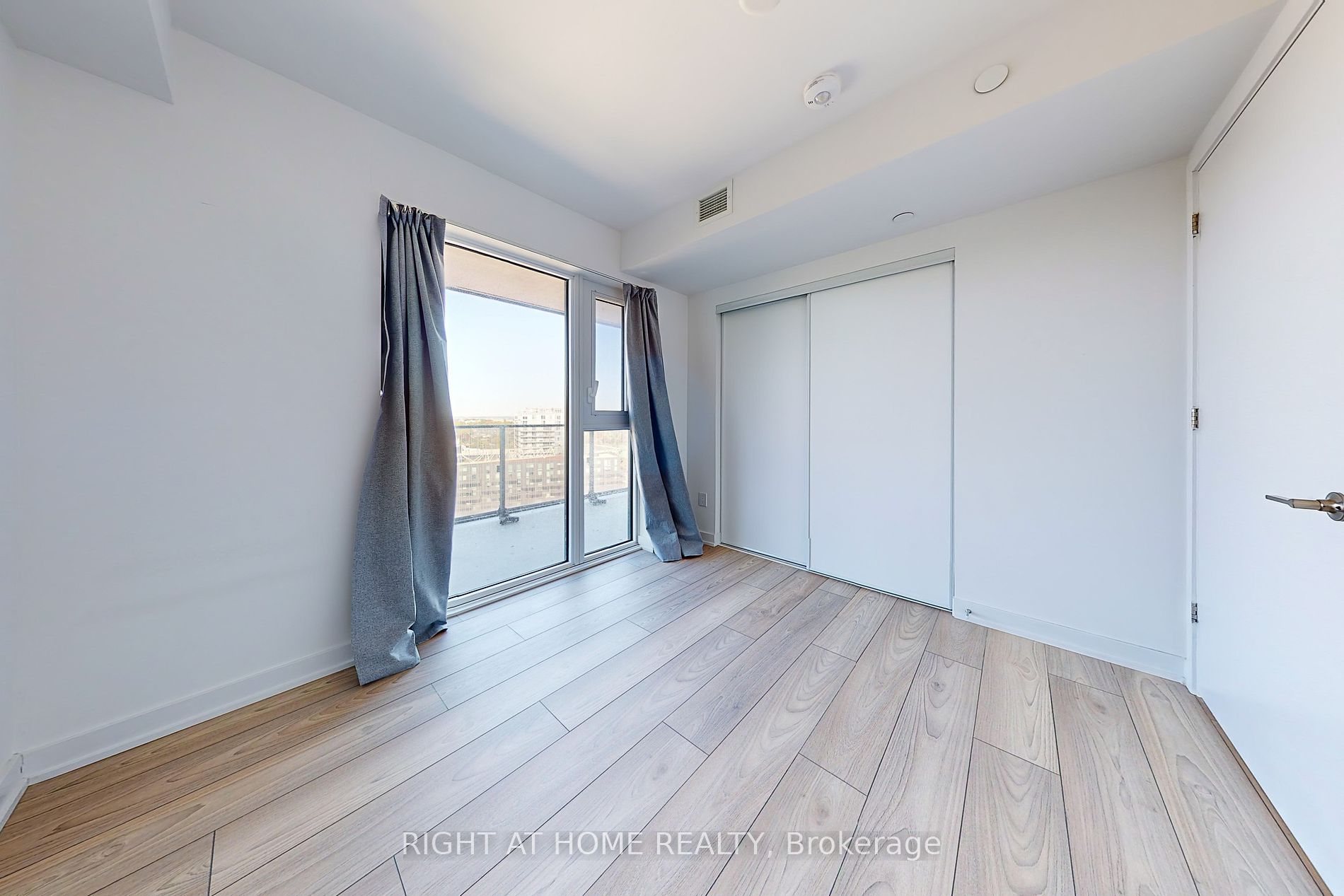 8 Tippet Rd 1410