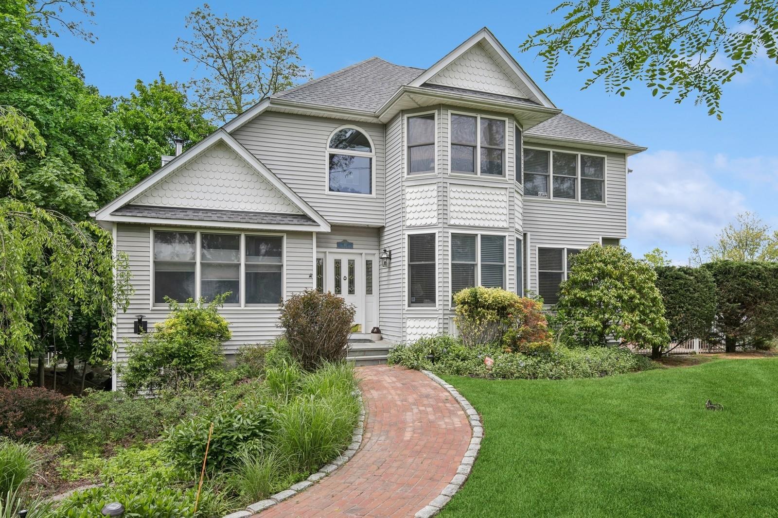 91 Soundview Drive