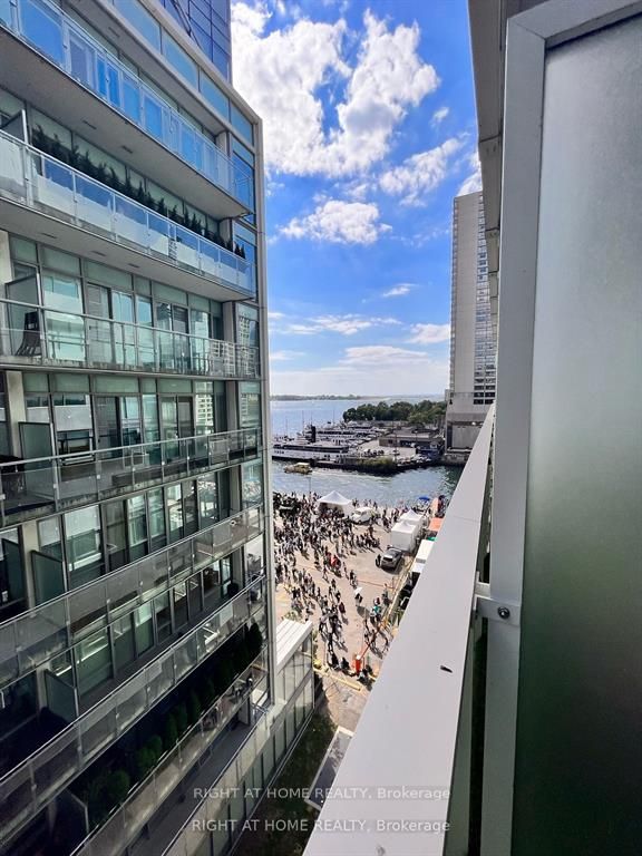 15 E Queens Quay St 708