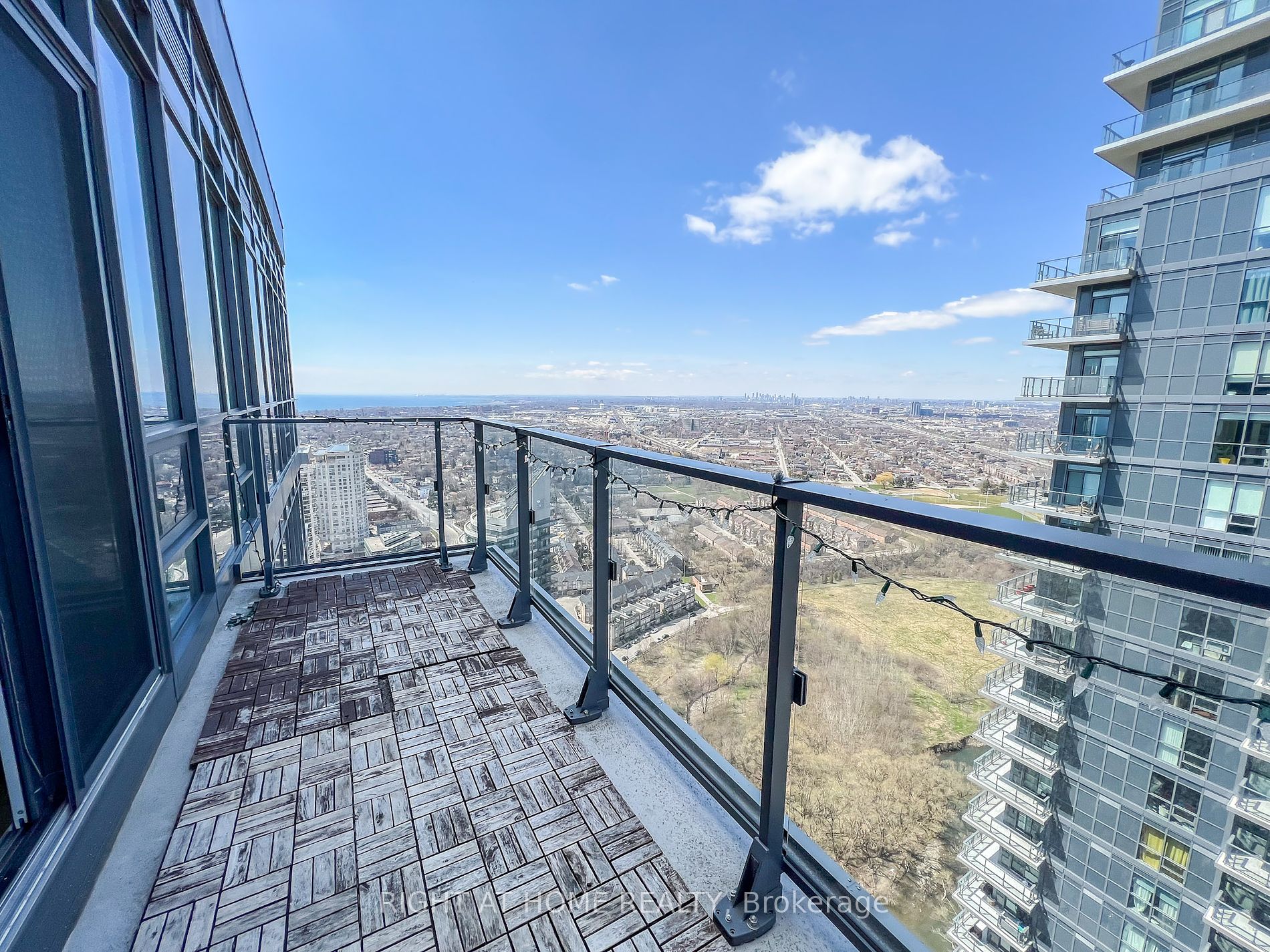 2212 W Lake Shore Blvd Ph06