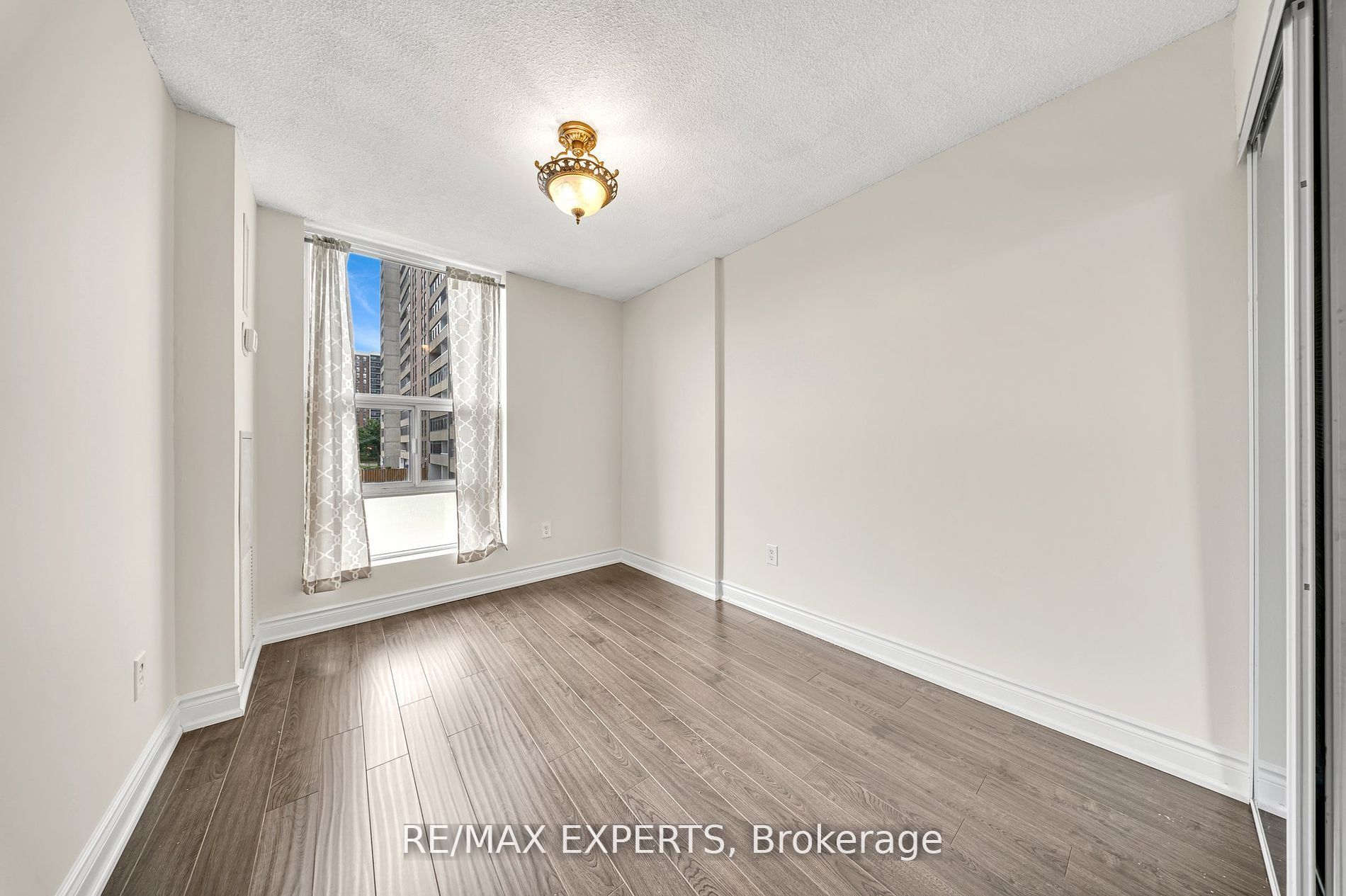 25 Kensington Rd 211