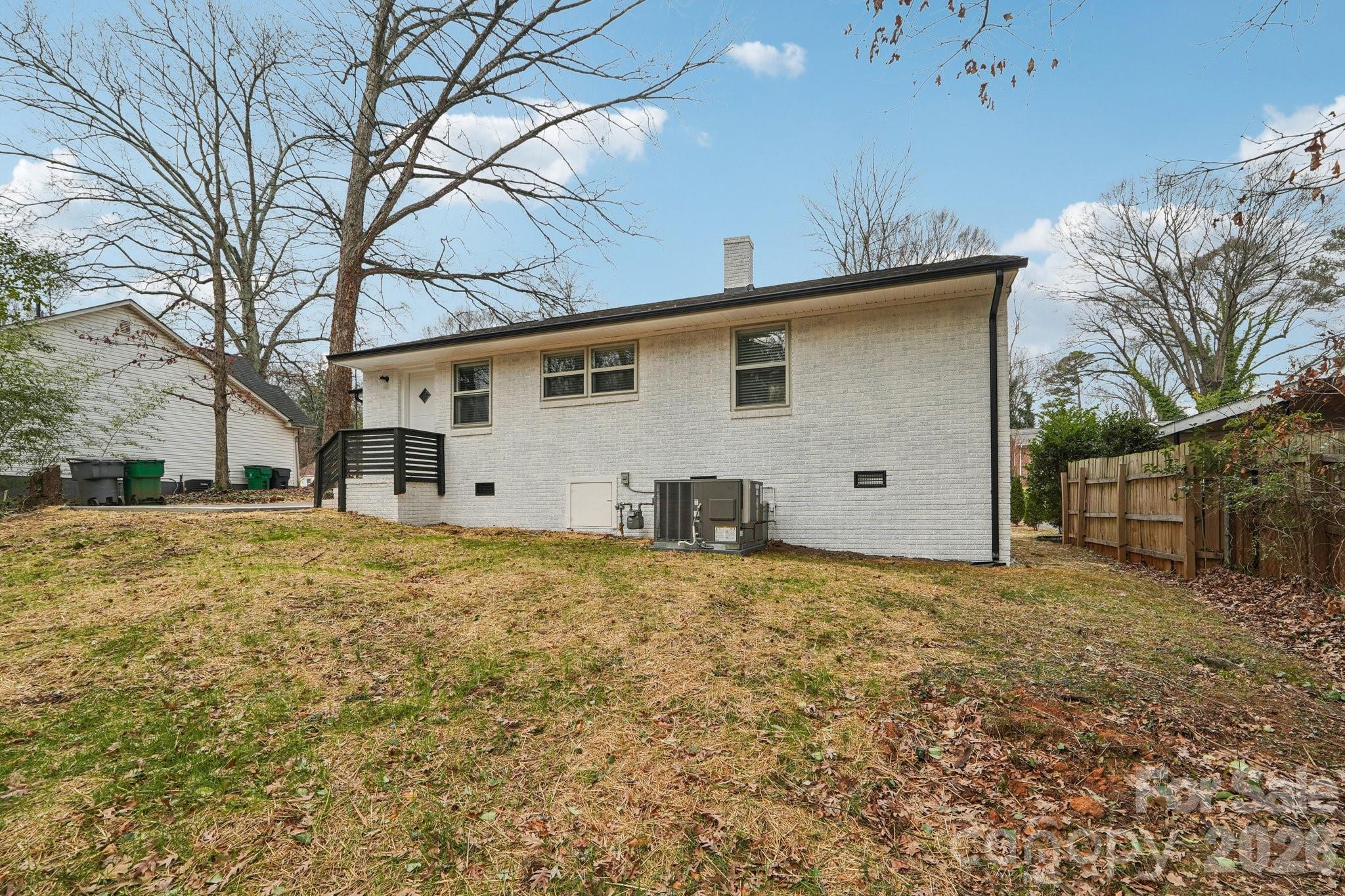 915 Crestmere Street