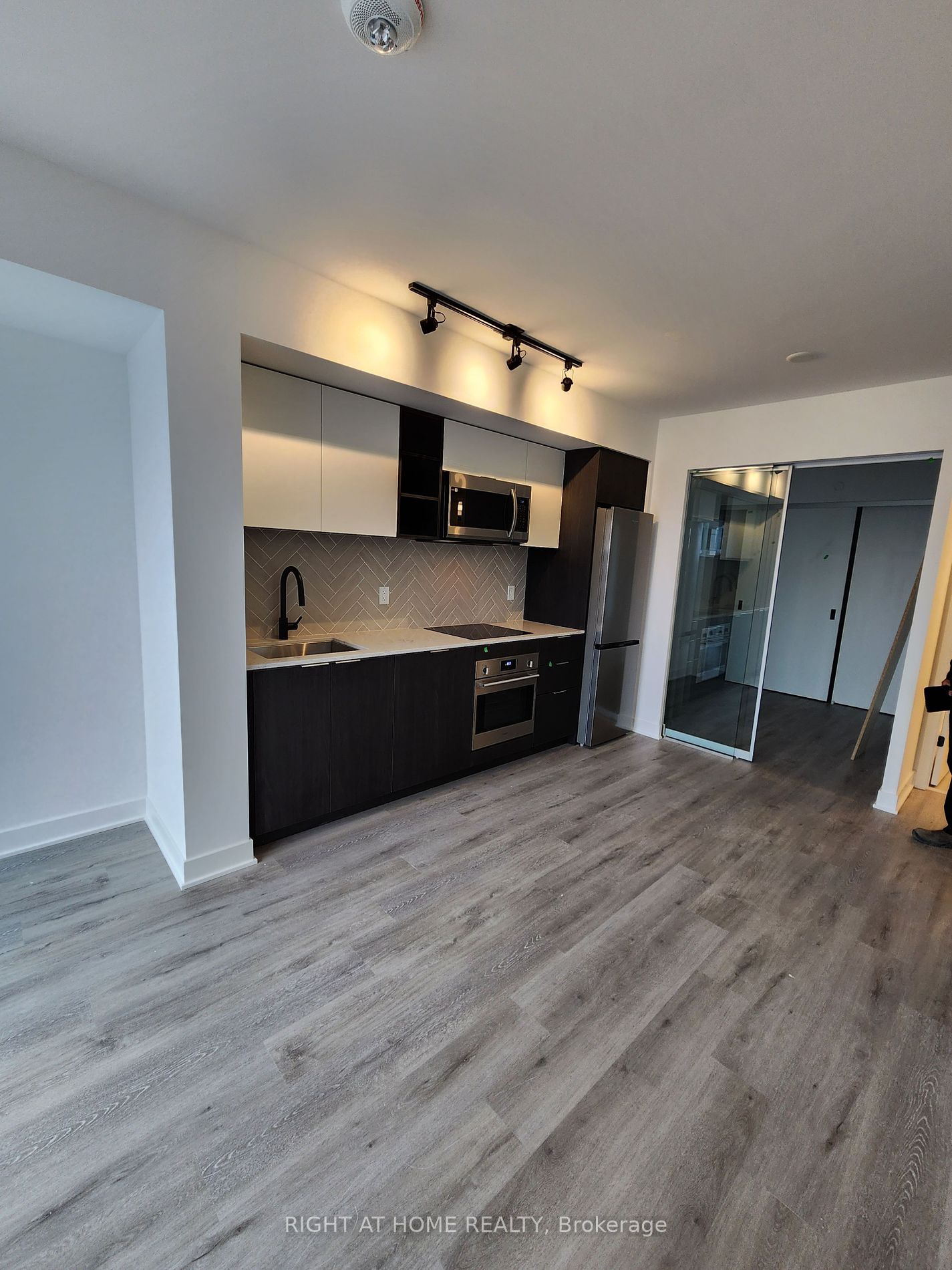 36 Zorra St 421