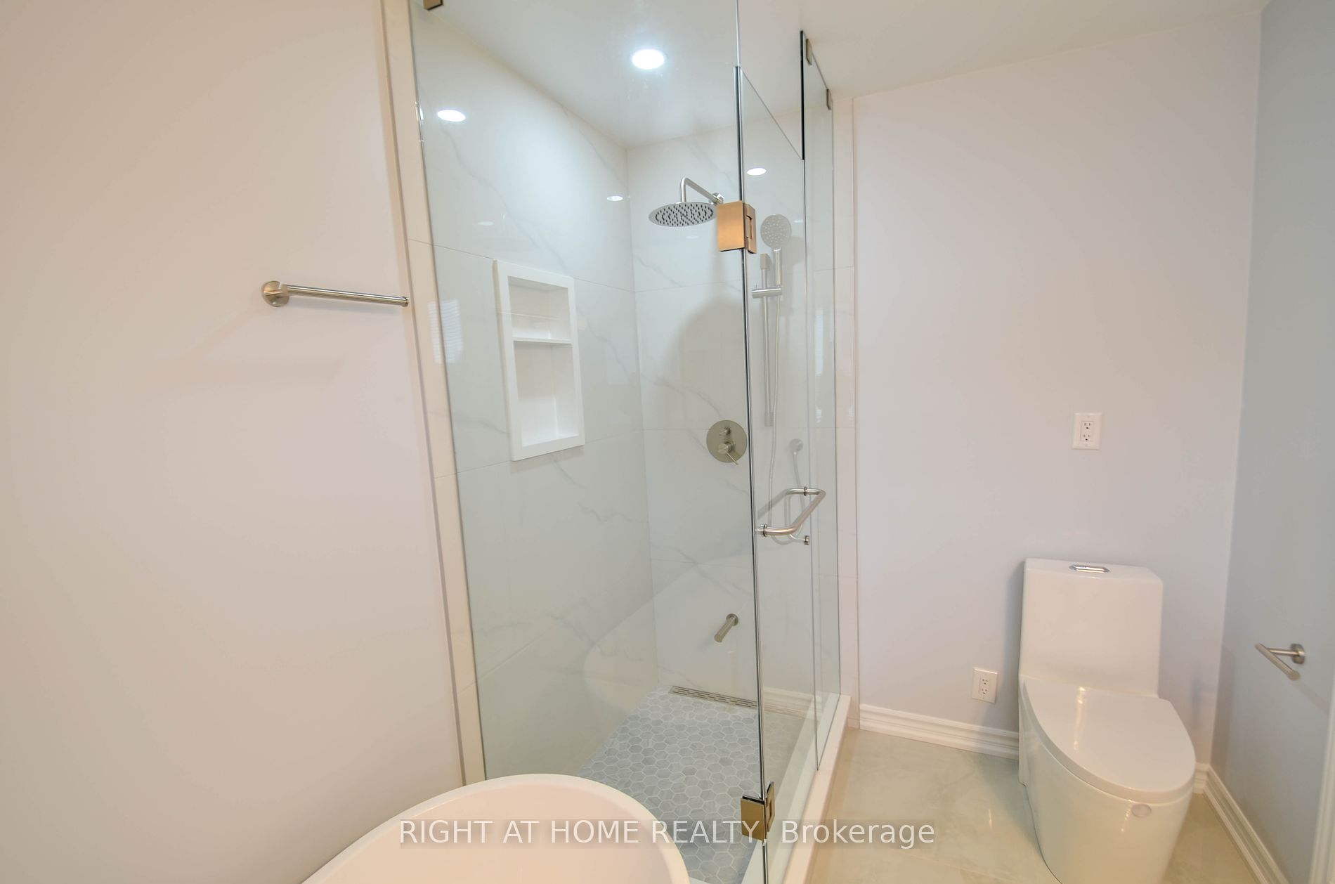 12 Plains Rd