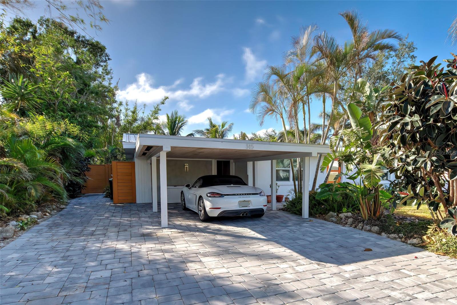 315 Palmetto Road W