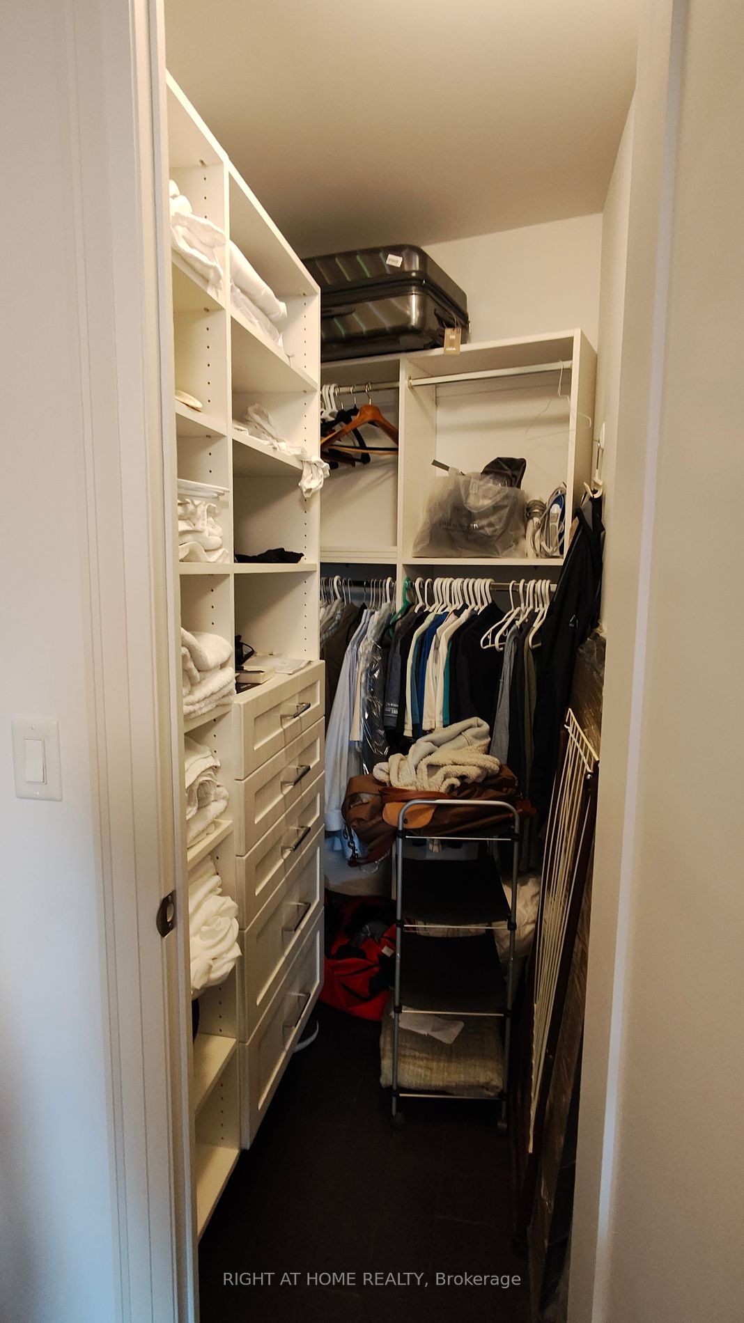 20 Fred Varley Dr 330